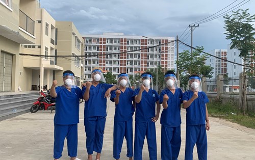 Sinh viên Đại học Đông Á tham gia hỗ trợ công tác phòng chống dịch Covid-19 tại BV dã chiến